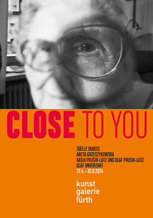 Broschüre zur Ausstellung „Close to you“